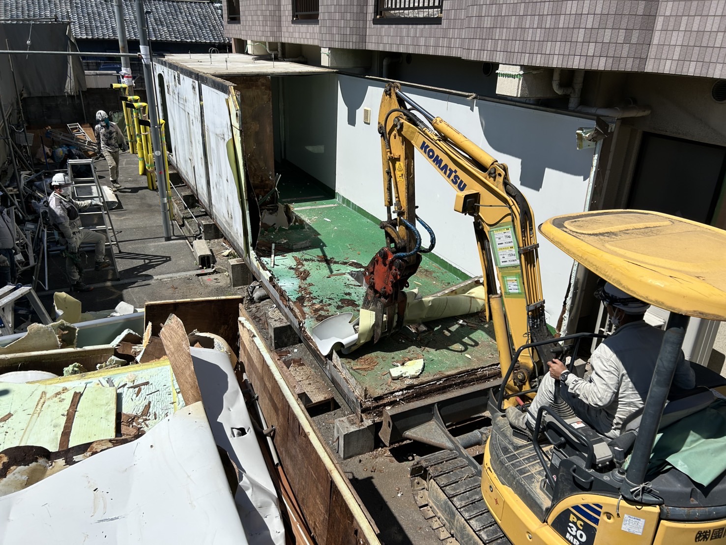 奈良県某所特殊浴槽の解体作業状況