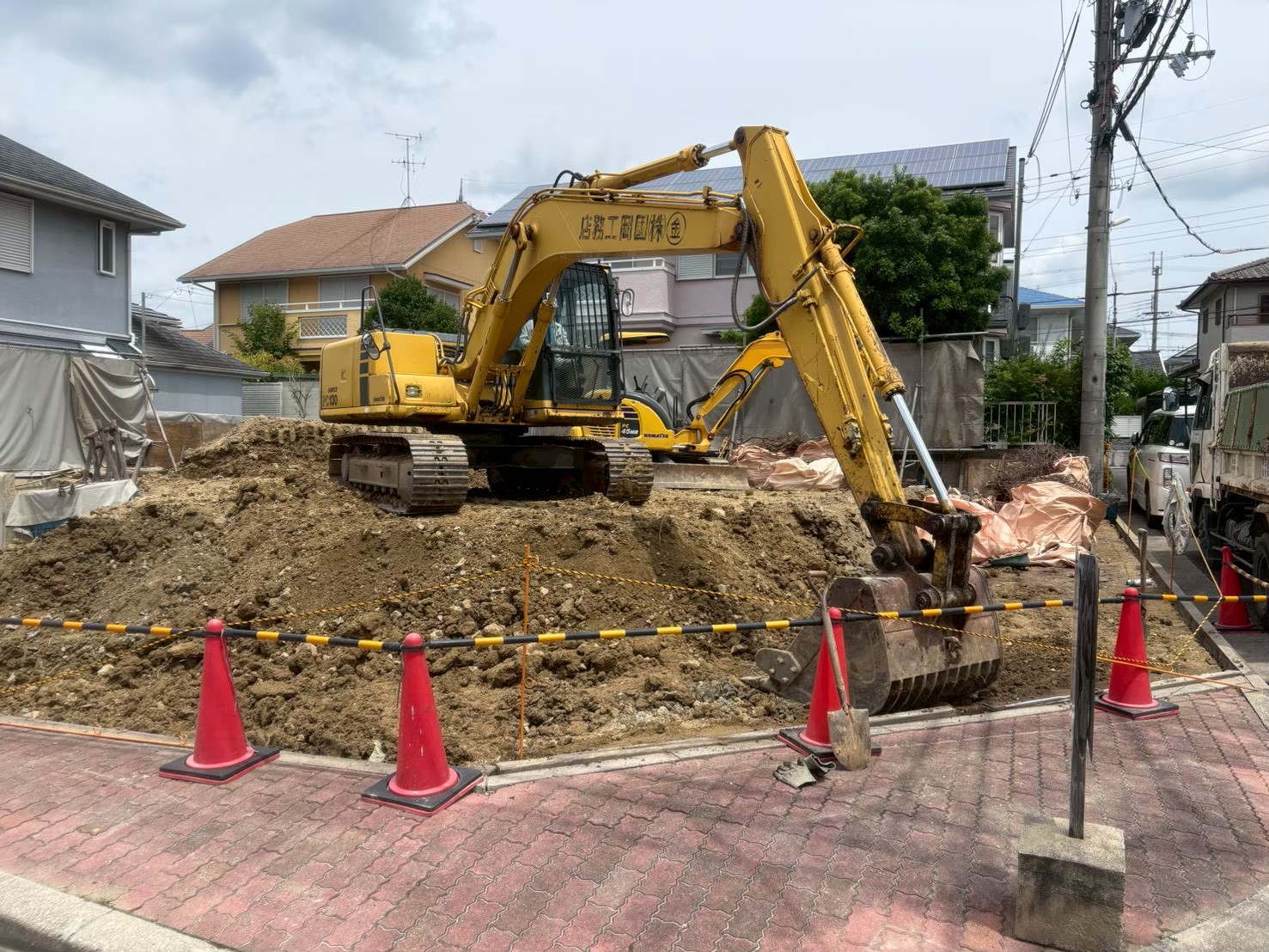 生駒市某所木造2階建住居と擁壁の解体状況