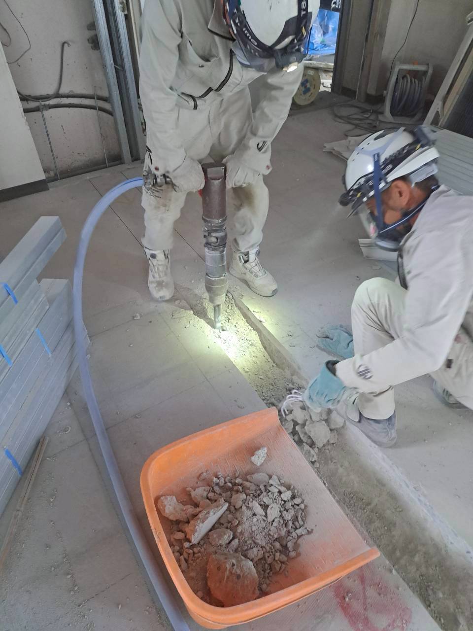 奈良県某所ｼｮｰﾙｰﾑの改修工事に伴う解体作業状況